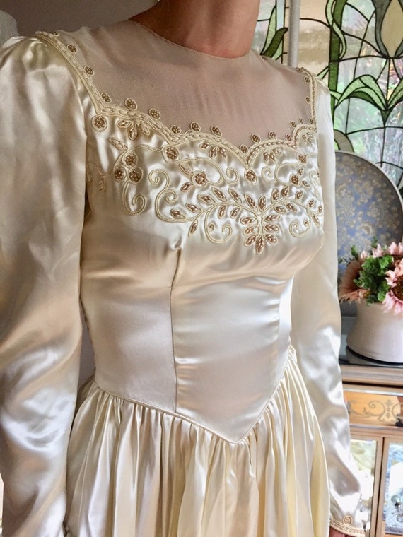 Timeless Antique Satin Wedding Dress: Elegance Redefined