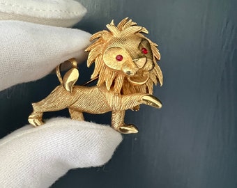 Vintage Leo Lion Pin Red Rhinestone Eyes, Cute Lion Brooch, Leo Zodiac Gift