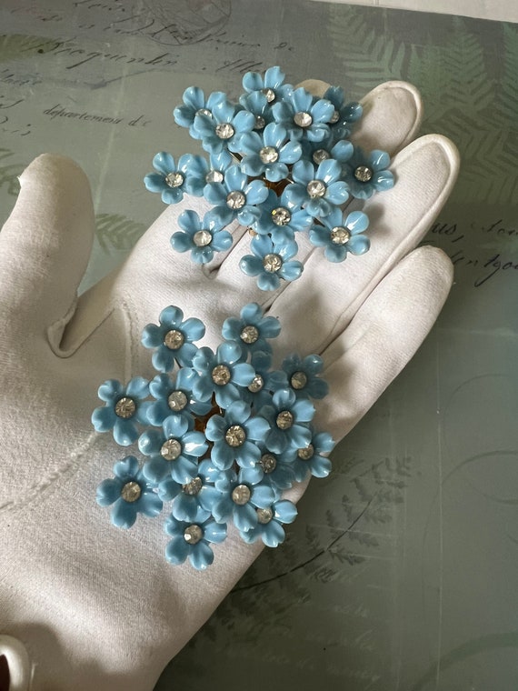 Signed Coro Vintage 50s Blue Floral Cluster Clip … - image 8