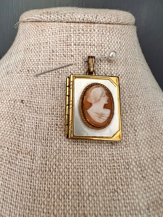 Vintage 1940s Mother of Pearl Cameo Book Locket, K