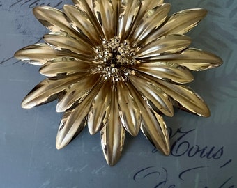 Vintage Extra Large Gold Tone Flower Brooch, Retro 1960s Floral Pin, Estate Jewerly