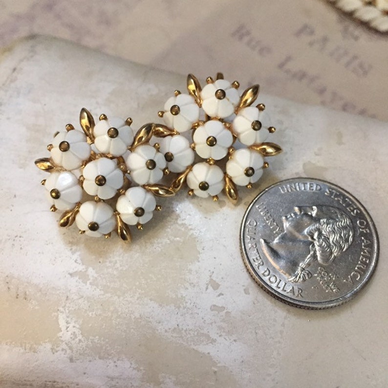 Vintage Crown Trifari White Glass Leaf Brooch with Clip on Earrings Estate Jewelry