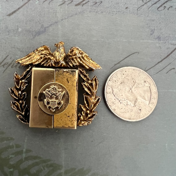 Vintage WWII Solder Photo Box Pin, Soldier Locket… - image 2