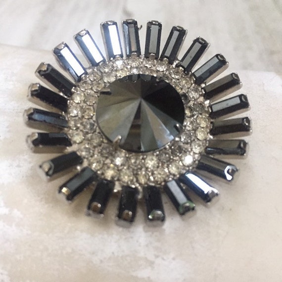 Vintage Elegant Black Baguette Rhinestone inverted Center Stone