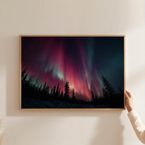 Polarlichter Poster – Nachthimmel Kunst über Wald, mystische Landschaft als Poster Natur und Poster Modern für Wohnzimmer Wandkunst