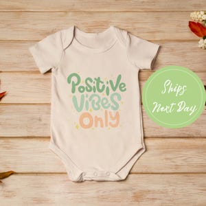 Positive Vibes Baby rompertje® schattige natuurlijke babyromper, kraamcadeau, babycadeau babyromper, schattige baby rompertje® babykleertjes neutraal