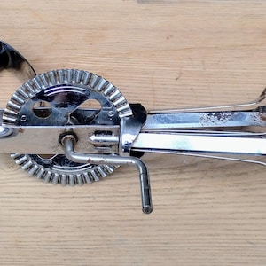 Vintage Hand Kreisel Mixer/ Schneebesen.