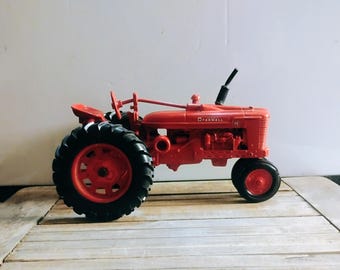 Tractor diésel vintage Ertl 445PA International Farmall Super M-TA. Escala 1/16.