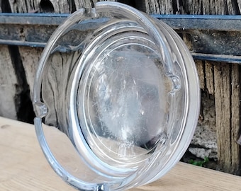 Cenicero vintage de cristal transparente: diseño elegante de los años 70