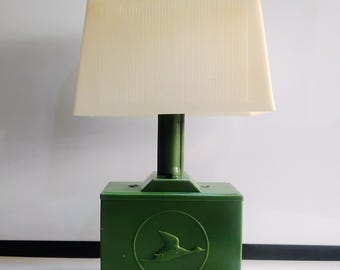 Luz de camping portátil e inalámbrica Ray-O-Vac vintage.