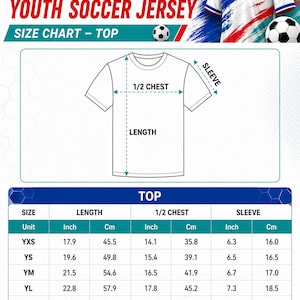 Puede incluir: Tabla de tallas de camiseta de f&uacute;tbol juvenil blanca, con medidas en pulgadas y cent&iacute;metros. La tabla incluye medidas de largo, medio pecho y manga para las tallas YXS a YXL. El texto "ALL-OVER PRINT YOUTH SOCCER JERSEY" est&aacute; en la parte superior.
