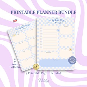 Puede incluir: Paquete de planificador imprimible con dos páginas, una para la semana y otra para el día, con un diseño a cuadros azul y blanco. El texto incluye "The Gentle Week", "The Gentle Day" y "5 Printable Pages Included."