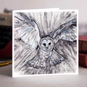 Carte de voeux de hibou - luxe magnifiquement dessiné à la main sur la carte de texture lourde. LIBRE P & P pour les commandes de carte unique UK.