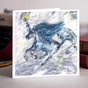Einhorn Grußkarte - Wunderschön gezeichnete Luxus handgemacht auf schwerer texturierter Karte. KOSTENLOSER Versand für Kartenbestellungen aus dem Vereinigten Königreich.
