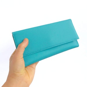 Cartera vegana para teléfono, tarjetero para mujer, cartera azul turquesa con tres pliegues para mujer, regalo de Navidad para esposa con accesorios veganos. TURQUOISE BLUE