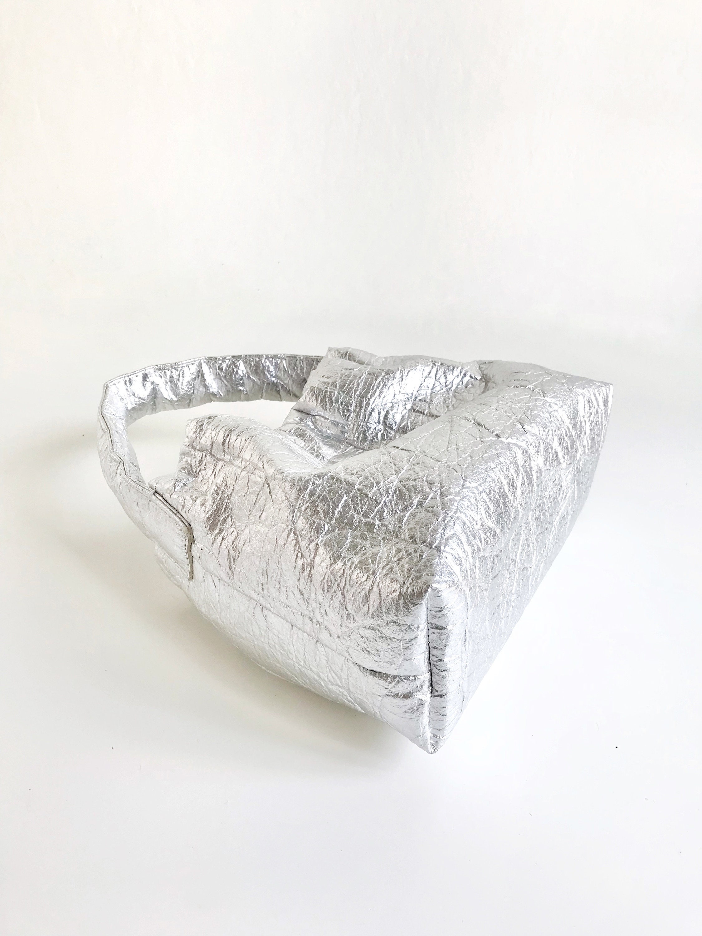 ショルダーバッグ・ポシェット Marici Stylish Silver Shoulder Bag With Pinatex Handcrafted PINATEX Leather Silver Handbag, Vegan Shoulder