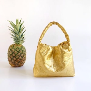 Piñatex Vegan Tasche Luxus, Metallic Gold Tasche Made in Italy, Mini Tasche Langer Riemen, Kleine Umhängetasche Sling, Umweltfreundliche Taschen, Geschenk für Frauen