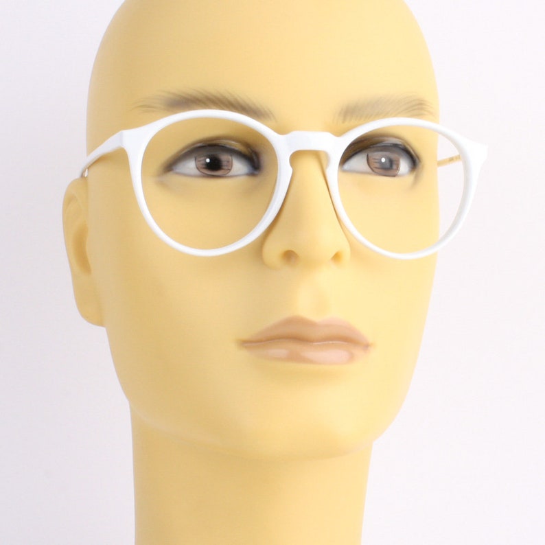 round white eyeglasses
