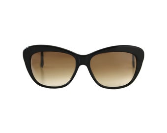 Black sunglasses, vintage cateye model for women with gradient lenses, 50s style cat eye shades from the 80s 90s