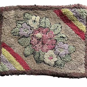 Vintage Hooked Rug: Bouquet of Flowers, Rectangle Table Mat