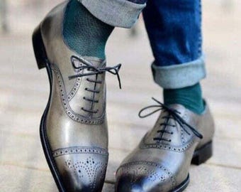 Ręcznie robione szare skórzane buty typu oksford z noskiem typu cap-toe: buty wizytowe brogue