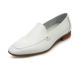 Mocasines de piel blanca hechos a mano: zapatos de vestir sin cordones estilo italiano