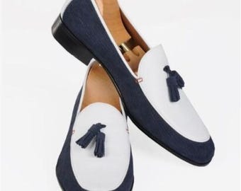 Handgemaakte tweekleurige leren loafers met kwastjes: marineblauwe en witte instappers