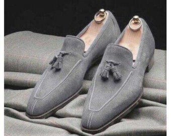 Mocassins masculinos de camurça cinza com borlas feitos à mão – sapatos sociais clássicos sem cadarço para uso formal e casual