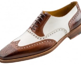 Handgefertigte zweifarbige Leder Oxfords mit Flügelspitze: Braune & weiße Brogues