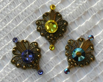 Simple Yet Stylish Swarovski Crystal Bindis in Oxodized Brass