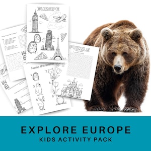Puede incluir: Un paquete de actividades Explore Europe para niños con ilustraciones en blanco y negro de monumentos europeos, animales y rompecabezas. Un oso pardo está a la derecha de las páginas de actividades. El texto "EXPLORE EUROPE KIDS ACTIVITY PACK" está en la parte inferior.