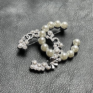 Chanel pearl brooch - Etsy 日本