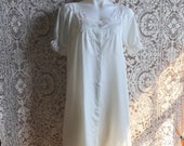 Vintage 1950s Short Sleeve Soft Slinky Romantic White Robe