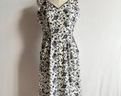 Vintage 1950s White Linen & Blue Embroidery Sleeveless Wiggle Dress Small with Pockets