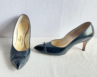 Vintage 1960s Pacelle Saks 5th Avenue Navy Blue Pumps 8AA Narrow