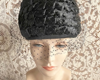 Vintage 1950s 1960s Gari of California Black Raffia & Netting Brimless Hat