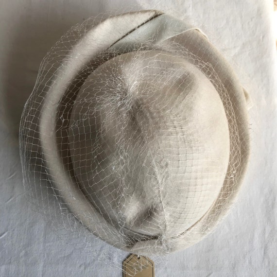 Vintage 1960s Ivory Wool Hat with Netting & Rhine… - image 7