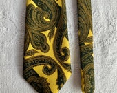 Vintage 1970s Wide Gold Polyester Paisley Necktie