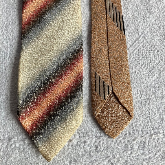 Vintage 1950s 1960s Tan Abstract Stripe Necktie - image 3