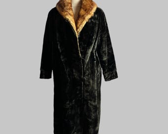 Vintage Antique 1920s Woman's Fur Plush Coat with Fur Collar