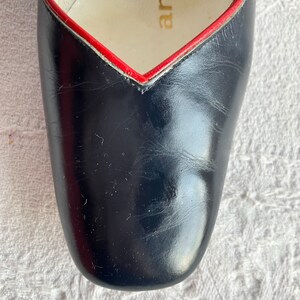 Vintage 1970 Andrew Geller zapatos de cuero azul y rojo 8AA estrechos imagen 2