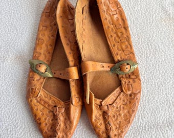 Vintage polnische traditionelle KierPCe punzierte Leder Folk Schuhe Größe 35