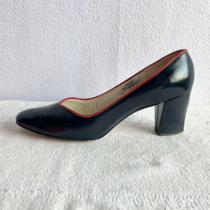 Vintage 1970s Andrew Geller Blue & Red Leather Pumps 8AA Narrow image 4