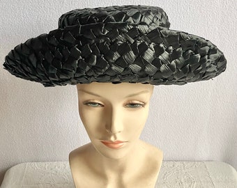 Vintage 1960s 1970s Bonwit Teller Sombrero de ala vuelta hacia arriba de paja negra