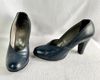 Vintage 1950er Jahre Marine Blau Leder Blockabsatz Pumps 8B