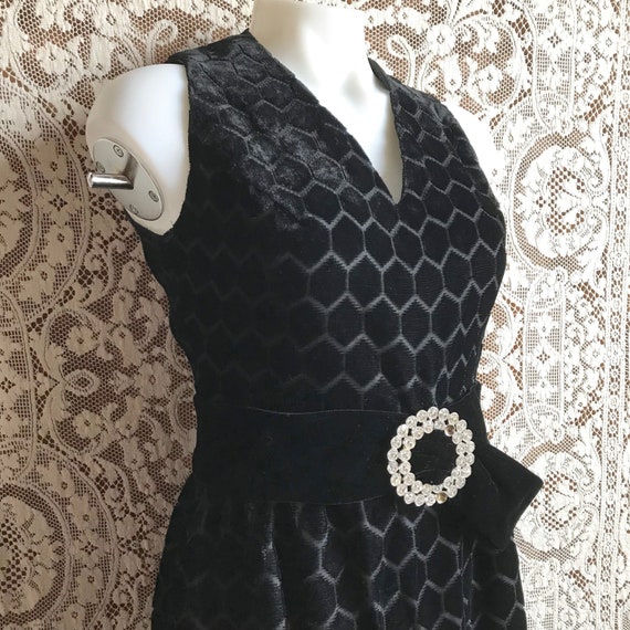 Vintage 1970 Black Velvet Sleeveless Party Dress … - image 4