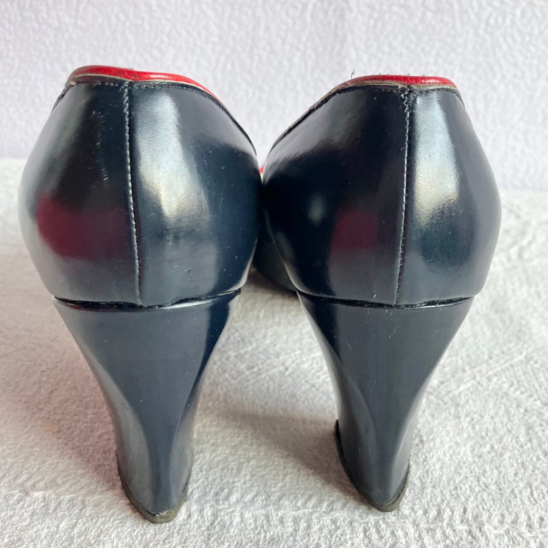 Vintage 1970s Andrew Geller Blue & Red Leather Pumps 8AA Narrow image 8