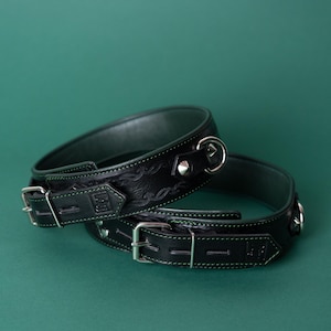 Shadow Thigh Cuffs (Green) – Premium Leather Bondage Restraints with D-Rings (Pair)
