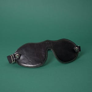 Shadow Blindfold – Handmade Leather Blindfold for Sensory Play & Bondage Elegance (Made in EU)