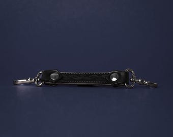 Conector Curto Eterno – Correia de Couro para Bondage com Dois Ganchos de Pressão